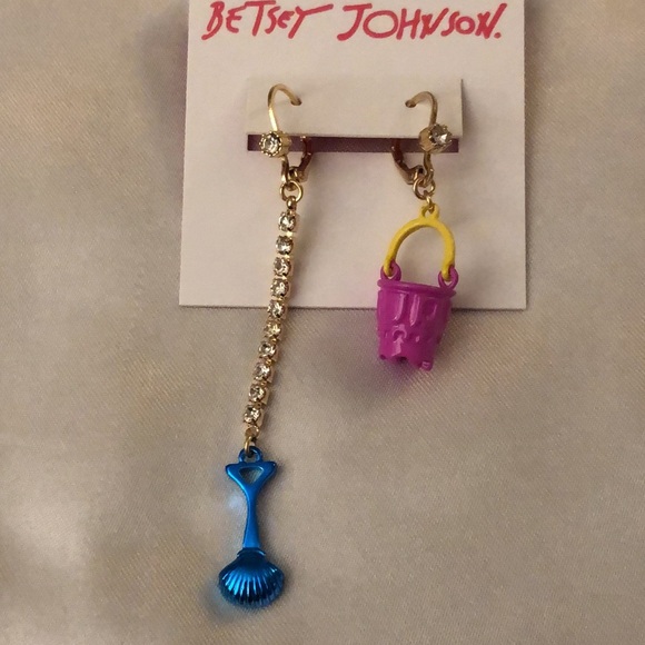 Betsey Johnson Blue Seashell Shovel & Pink Pail Mismatch Drop Earrings NWT - Picture 5 of 12